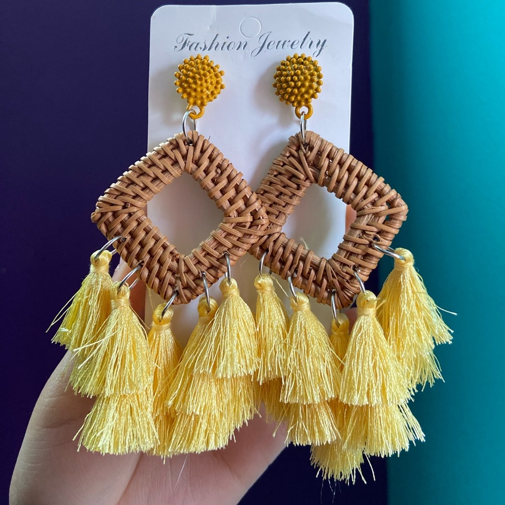 Unworn Boho-chic Playful Drop Tassel Earrings!